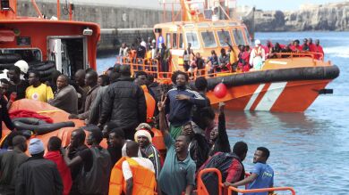 Rescatan en aguas del Estrecho a 299 inmigrantes en 31 embarcaciones