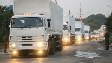 Un convoy ruso con ayuda humanitaria llega a la frontera con Ucrania