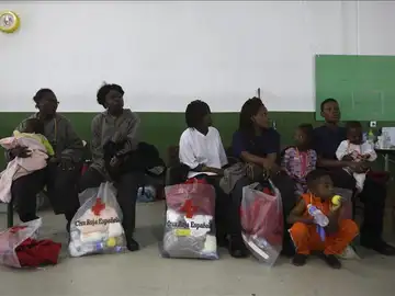 Inmigrantes esperando en Tarifa Inmigrantes esperando en Tarifa