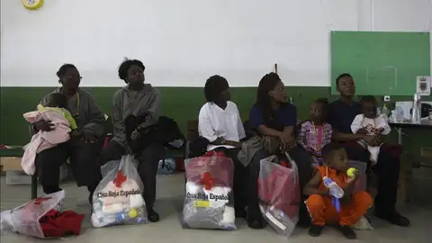 Inmigrantes esperando en Tarifa Inmigrantes esperando en Tarifa