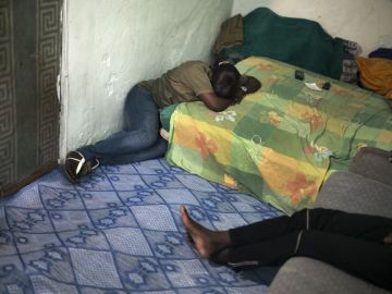 Corpa Diop llora en su habitación