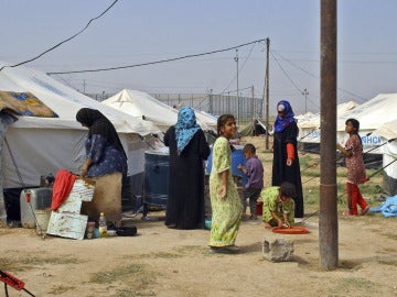 Un grupo de iraquíes, fotografiados en un campo de refugiados en la zona de Jalawla, en el este de Irak