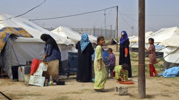 Un grupo de iraquíes, fotografiados en un campo de refugiados en la zona de Jalawla, en el este de Irak