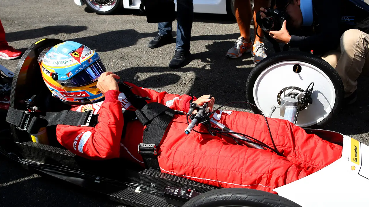 Alonso y Raikkonen en un modelo experimental