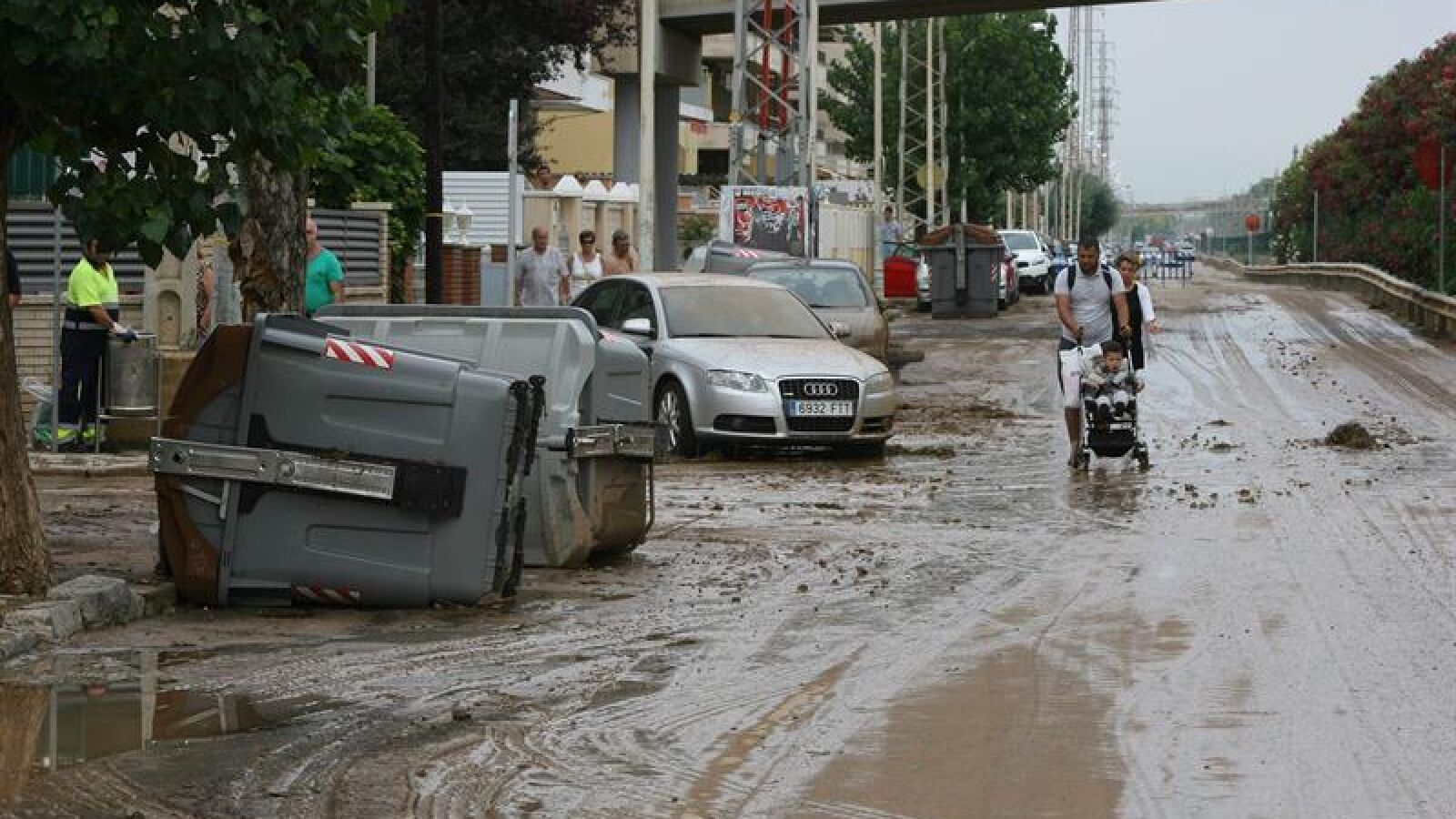 Inundaciones en calles y garajes por las fuertes lluvias que azotan a Cataluña