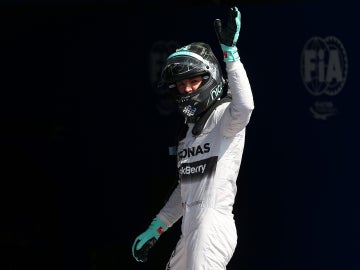 Rosberg saluda en Spa después de la clasificación