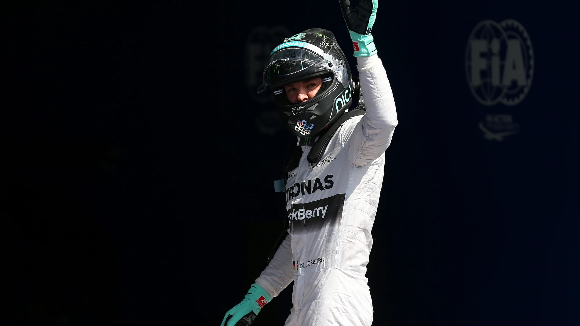 Rosberg saluda en Spa después de la clasificación