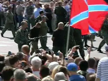 Prisioneros ucranianos desfilando Prisioneros ucranianos desfilando