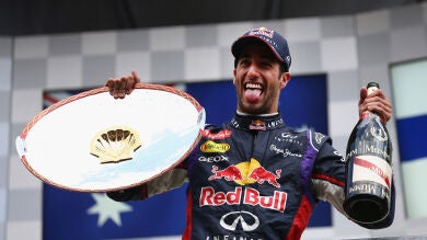 Ricciardo logra el triunfo en Bélgica en una nueva polémica de Mercedes