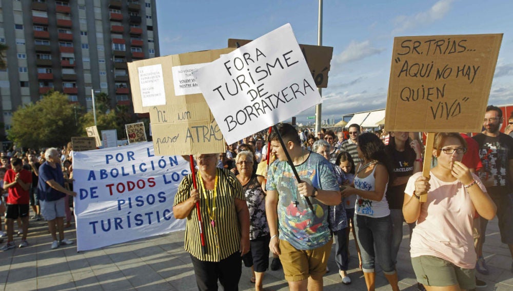La Barceloneta se moviliza de nuevo tras rechazar el plan del Ayuntamiento