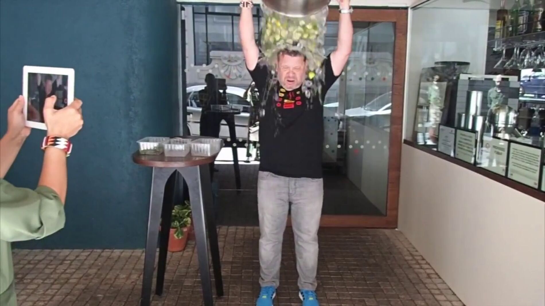 Chicote se suma al 'Ice Bucket Challenge'