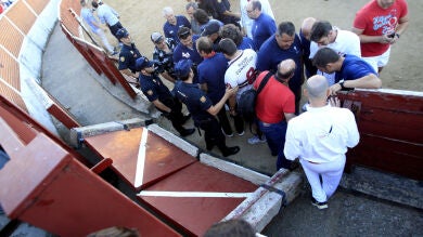 Tres heridos leves al caer una barrera en la suelta de reses posterior al encierro