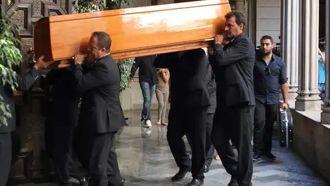 El féretro con los restos mortales de Peret El féretro con los restos mortales de Peret