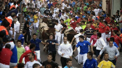 Peligroso y rápido tercer encierro con toros del Conde de la Maza