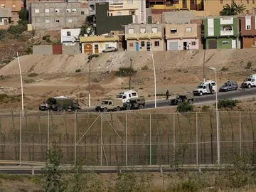 Dispositivo de seguridad desplegado en la valla perimetral que separa Melilla de Marruecos. Dispositivo de seguridad desplegado en la valla perimetral que separa Melilla de Marruecos.