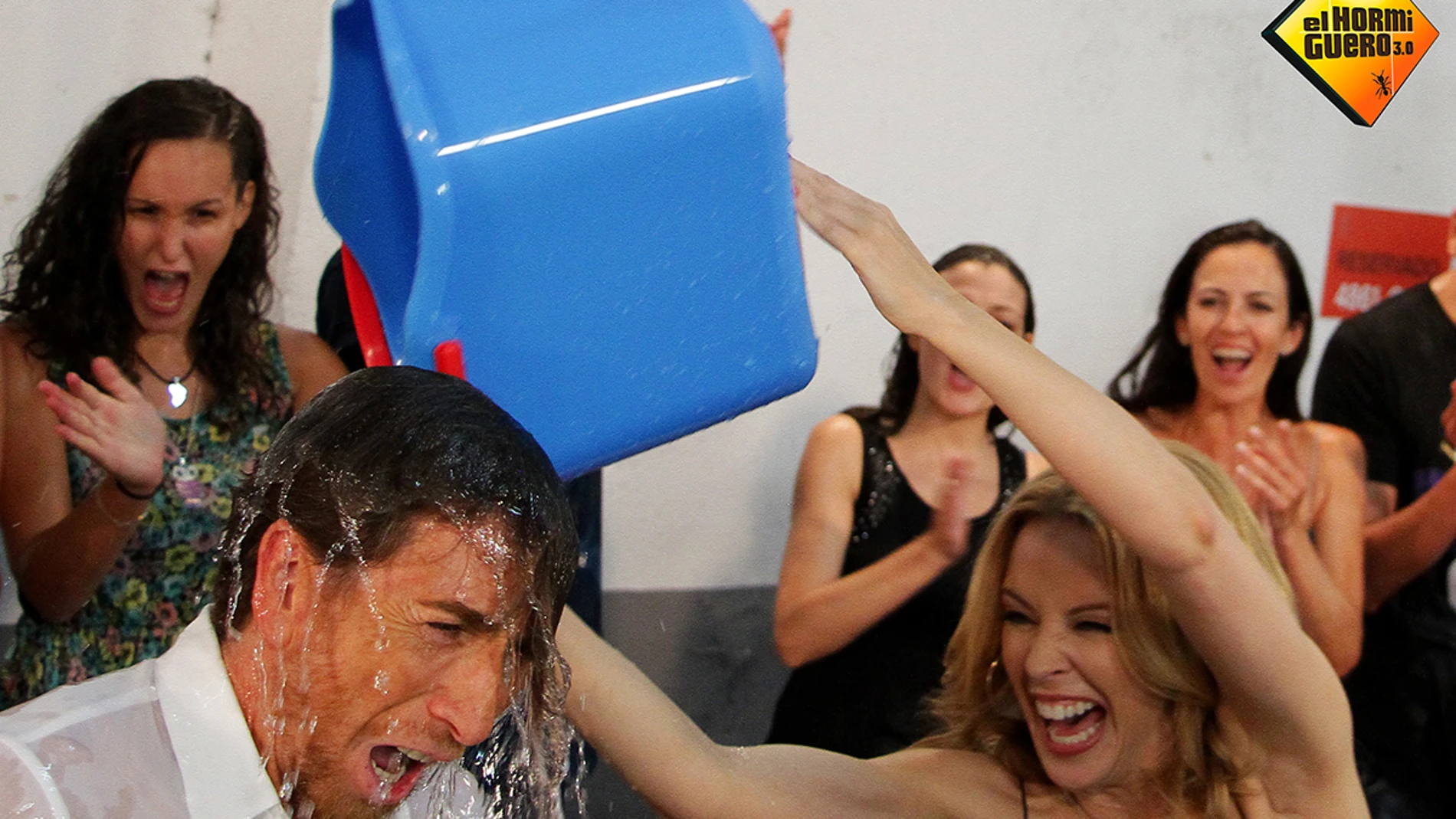 Pablo Motos realiza el Ice bucket challenge