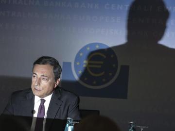 Mario Draghi anuncia la bajada de los tipos