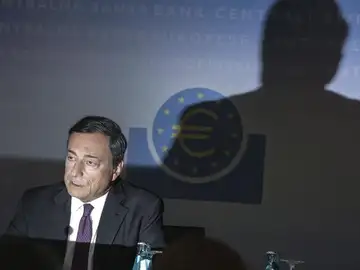 Mario Draghi anuncia la bajada de los tipos Mario Draghi anuncia la bajada de los tipos