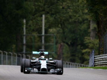 Hamilton rueda en Monza