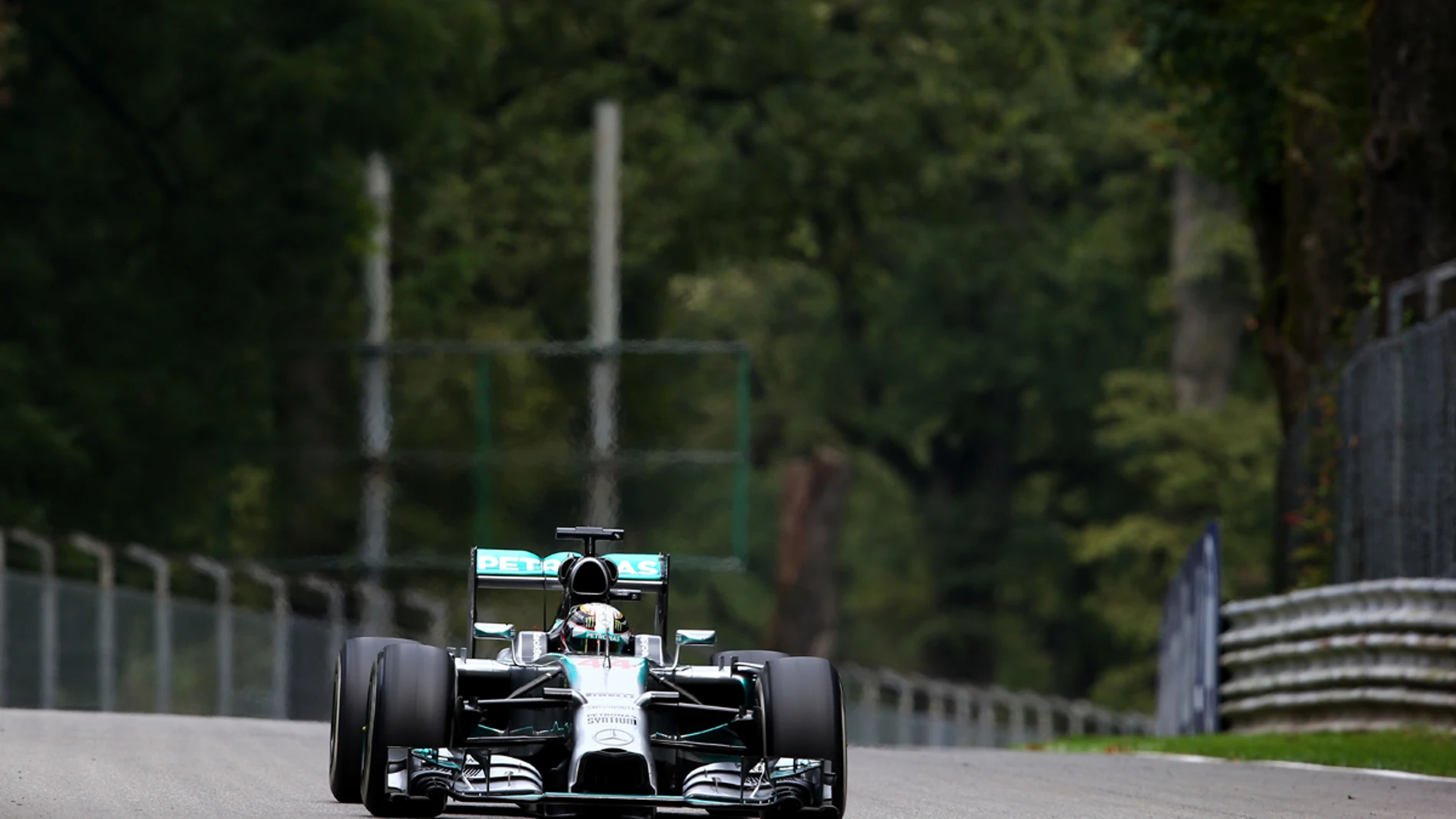 Hamilton rueda en Monza