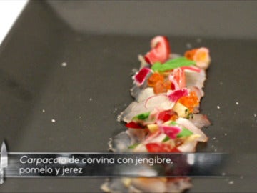 Carpaccio de corvina con jengibre y pomelo