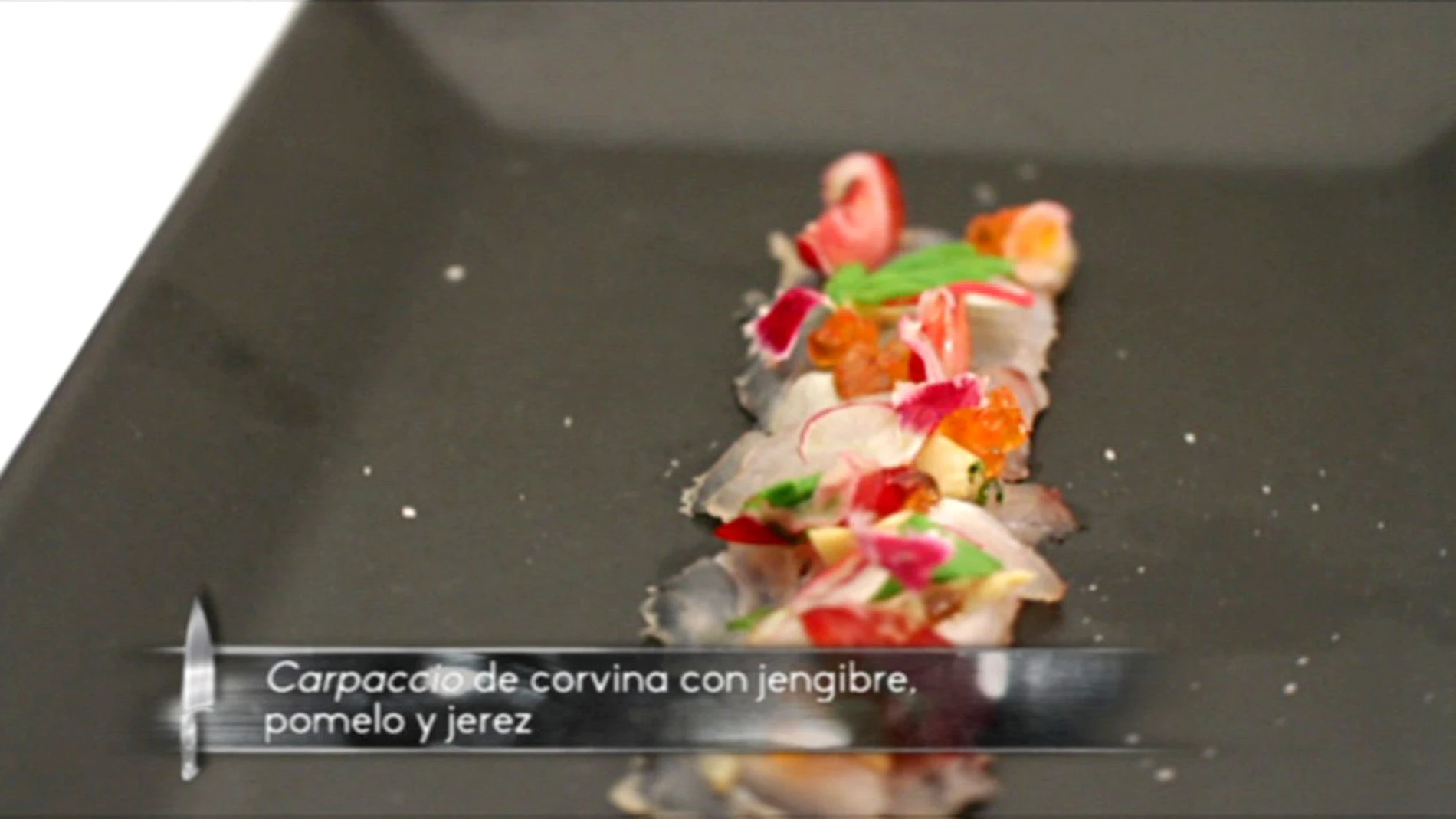 Carpaccio de corvina con jengibre y pomelo