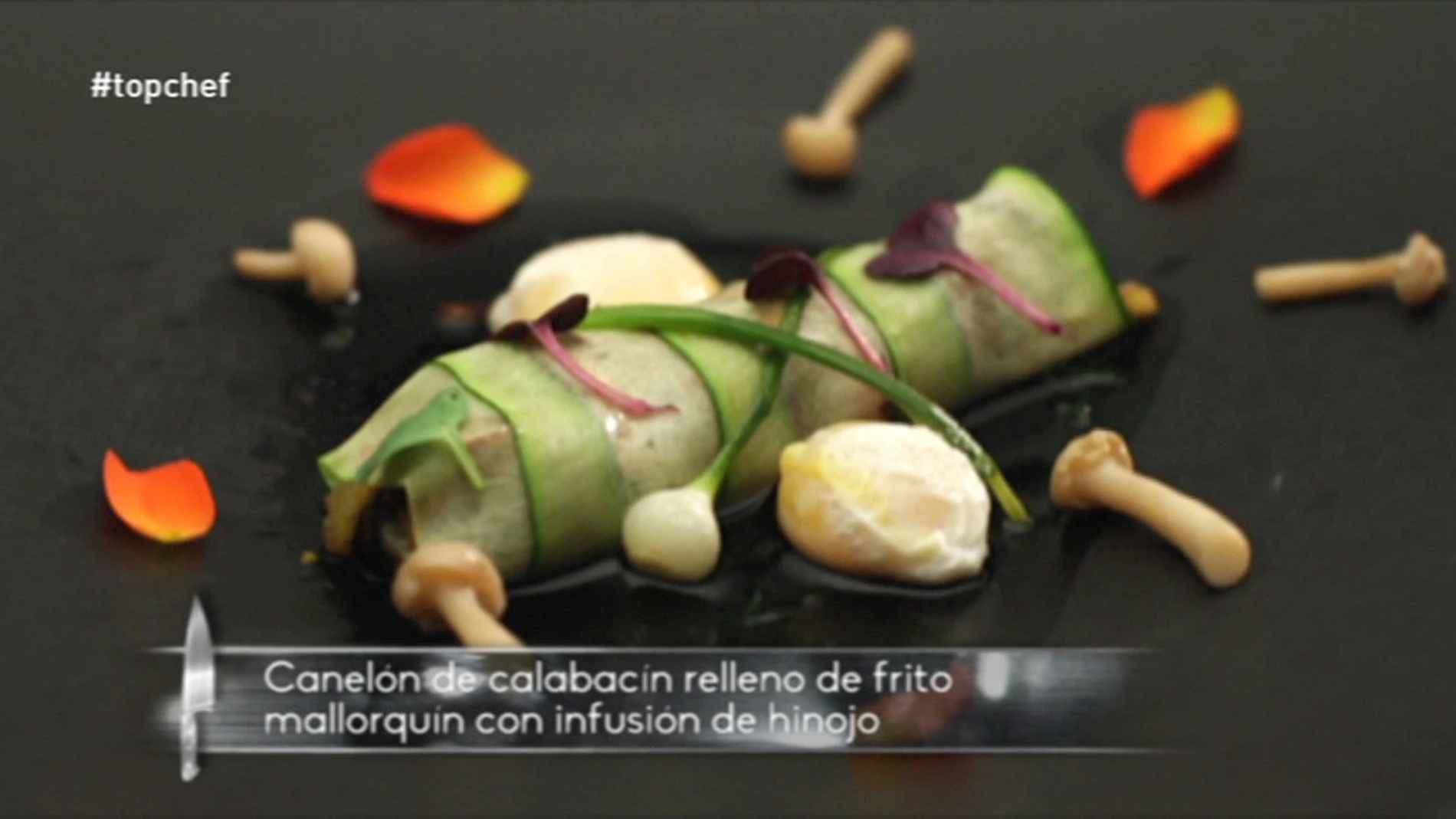 Canelón de calabacín relleno de frito mallorquín