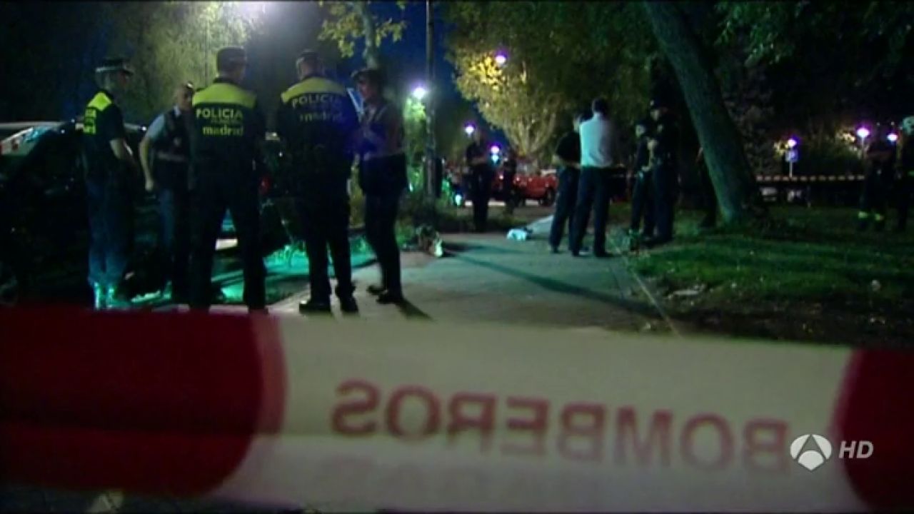 Muere un hombre al caerle una rama encima en el barrio madrileño de ...