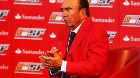 Emilio Bot&iacute;nen en una conferencia de Ferrari