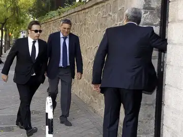 Dimas Gimeno, consejero delegado de El Corte Inglés, llega a la capilla ardiente Dimas Gimeno, consejero delegado de El Corte Inglés, llega a la capilla ardiente