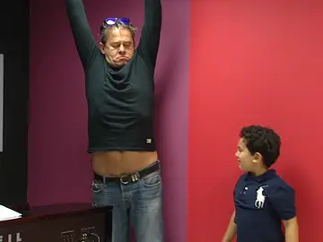 A Miki Nadal se le ve la tripa al bailar David Civera en los ensayos de Tu cara me suena Mini A Miki Nadal se le ve la tripa al bailar David Civera en los ensayos de Tu cara me suena Mini
