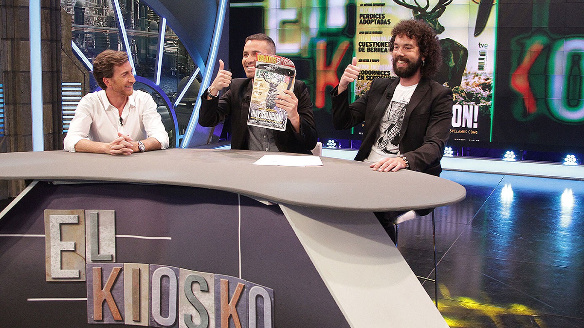 Juan y Dami&aacute;n en el kiosko