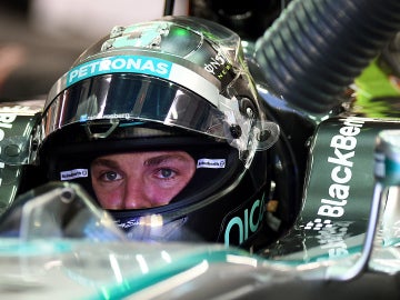 Nico Rosberg espera en el box