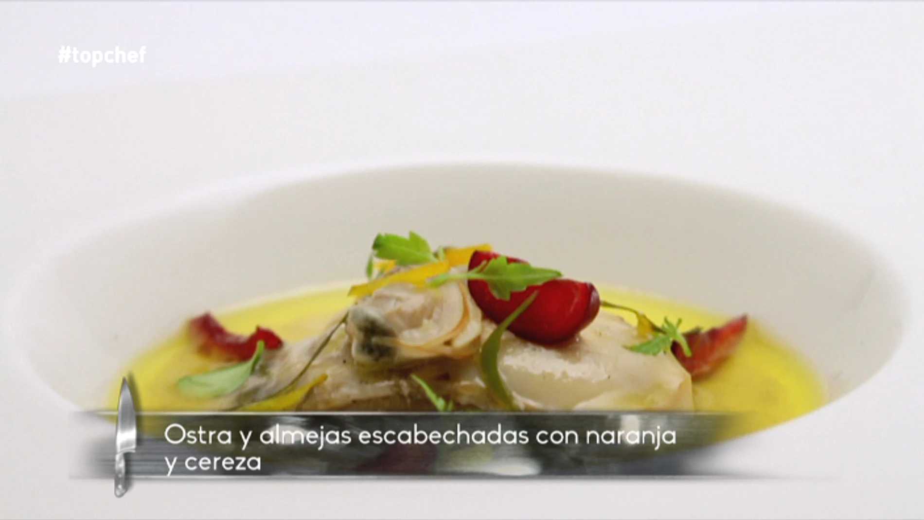 Ostra y almejas escabechadas con naranja y cerezas