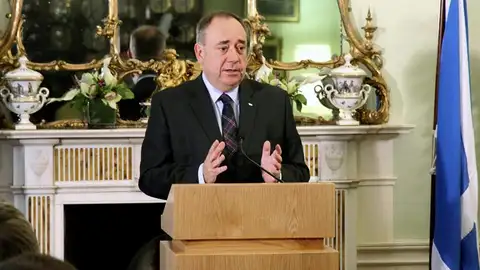 Salmond anuncia su dimisión Salmond anuncia su dimisión