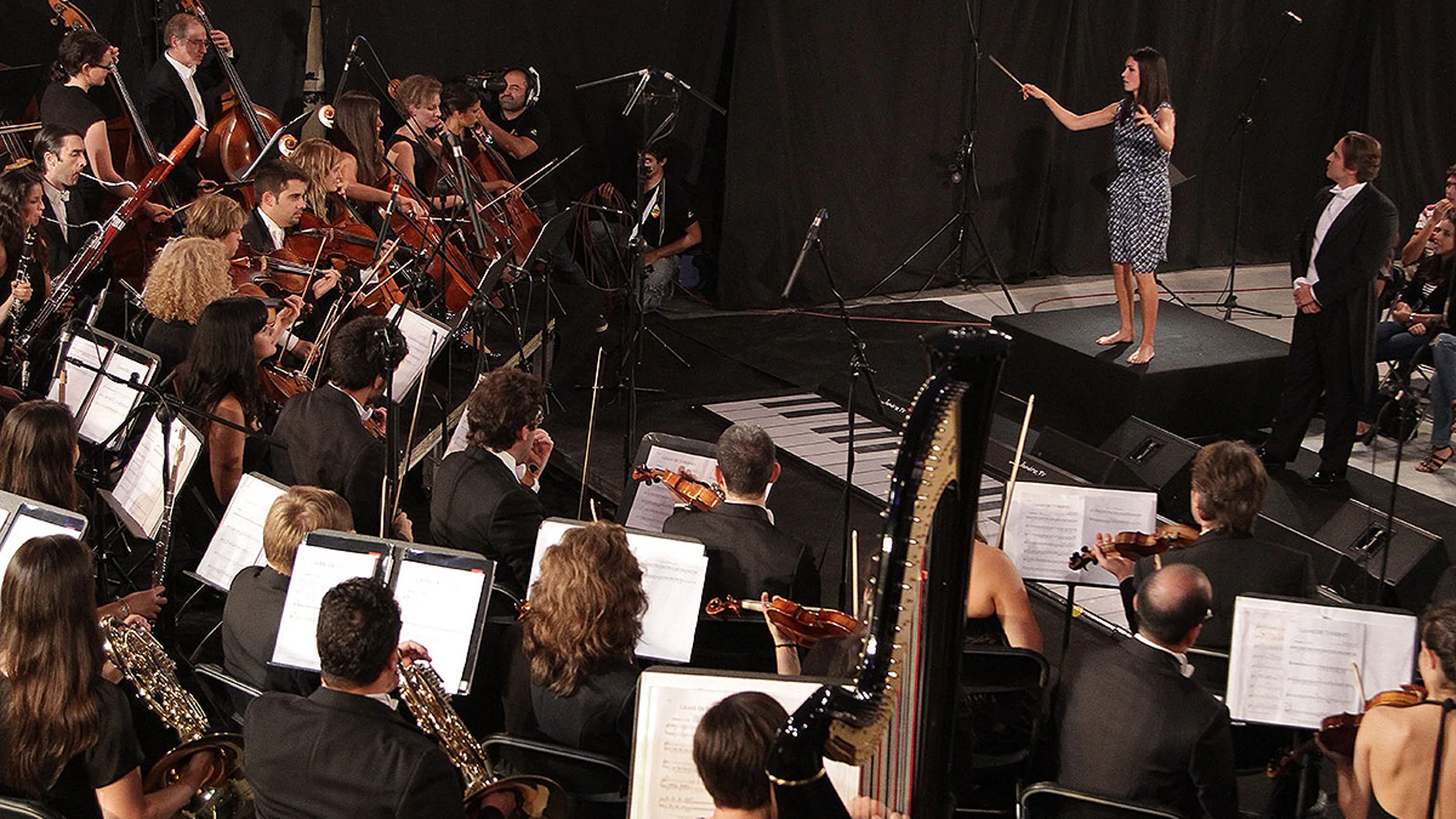 Nerea Barros dirige la Film Symphony Orchestra en El Hormiguero 3.0