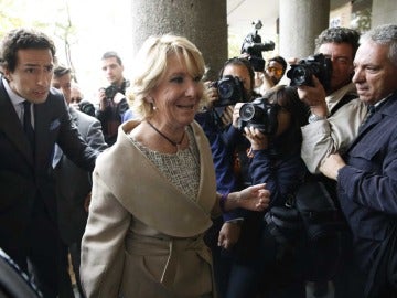 Esperanza Aguirre a su llegada a los juzgados