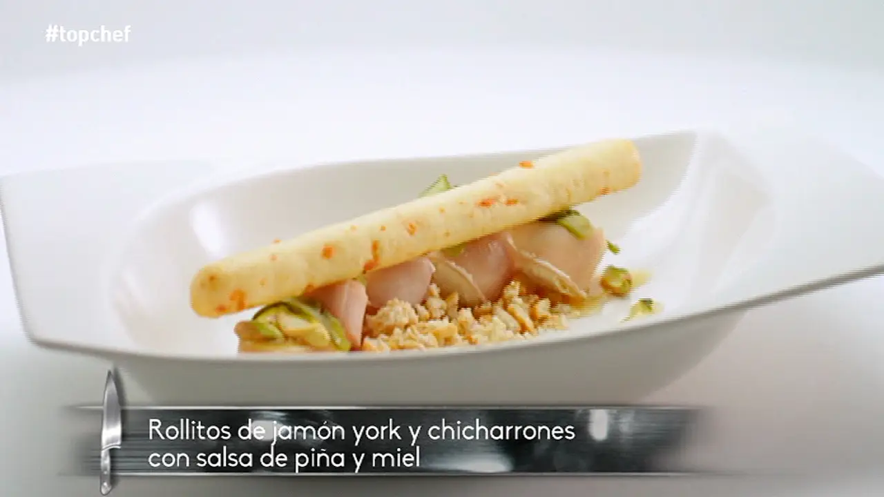 Rollitos de york y chicharrones con salsa de piña y miel