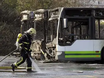 Tres autobuses incendiados en Barakaldo Tres autobuses incendiados en Barakaldo