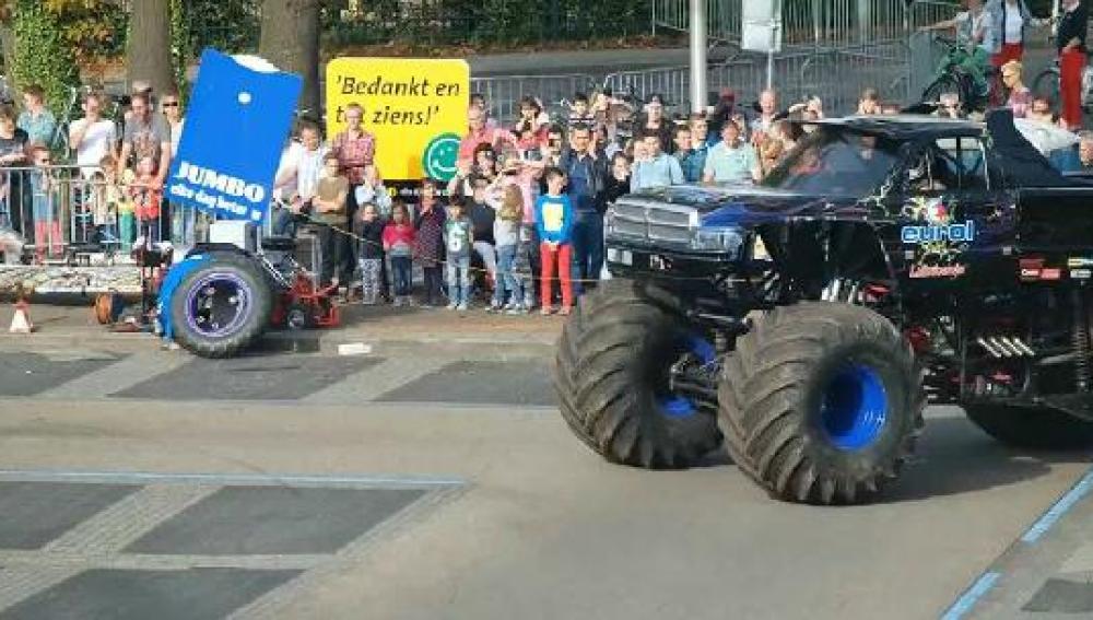 Un monster-truck deja tres muertos