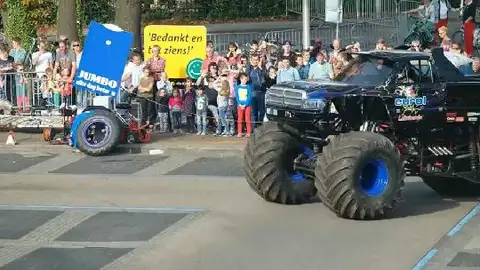 Un monster-truck deja tres muertos Un monster-truck deja tres muertos