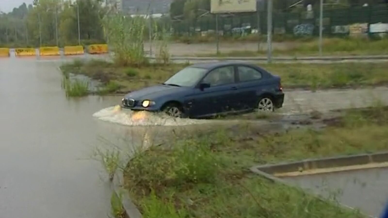 Emergencias recibe casi 400 llamadas por el temporal en Barcelona y Tarragona