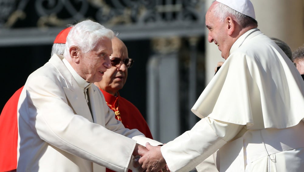 El papa Francisco, con Benedicto XVi