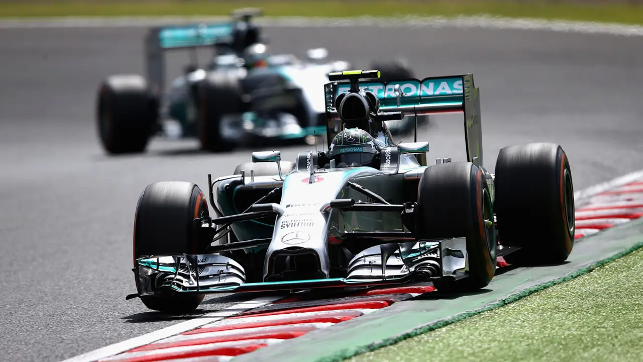 Rosberg, por delante de Hamilton