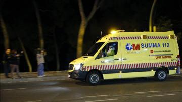 Ambulancia del SUMMA transportando a la paciente con ébola