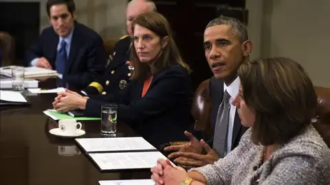 EEUU hará más controles contra ébola en aeropuertos dentro y fuera del país EEUU hará más controles contra ébola en aeropuertos dentro y fuera del país