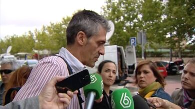 Un médico que atendió a Teresa denuncia que el traje le quedaba pequeño