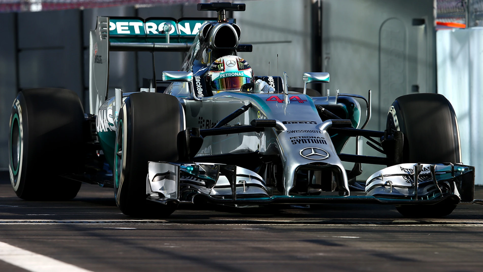 Hamilton luce su Mercedes en Rusia