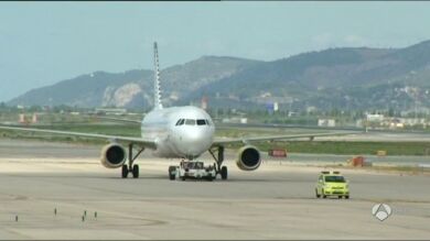 Los aeropuertos españoles aumentan los controles por el ébola