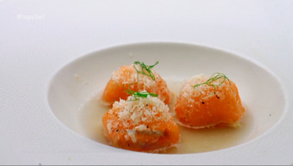 Raviolis de melón cantalup con caldo de hinojo